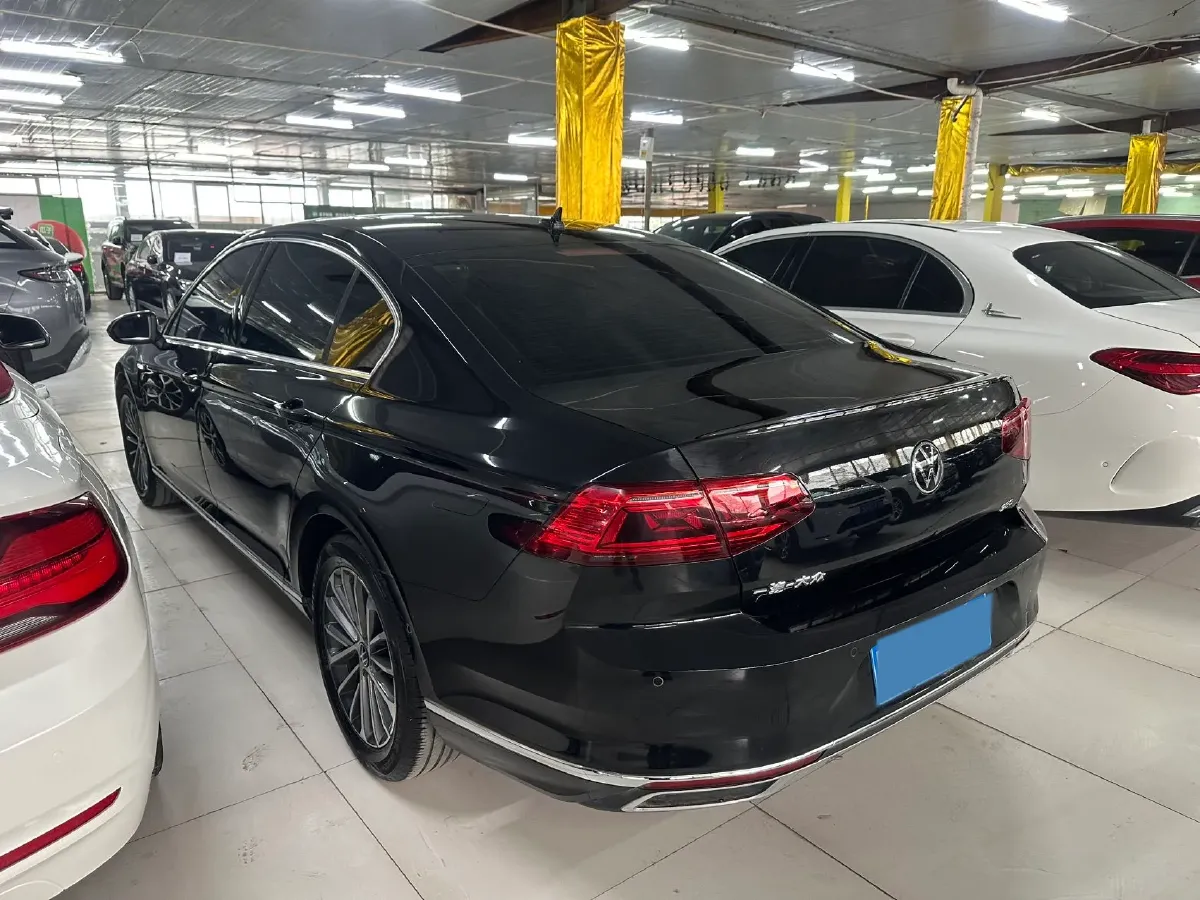 2020 Volkswagen Magotan 2.0T 220HP L4 7DCT,autocango,china used car exporter,china ev exporter,chinese used car exporter,chinese used ev exporter