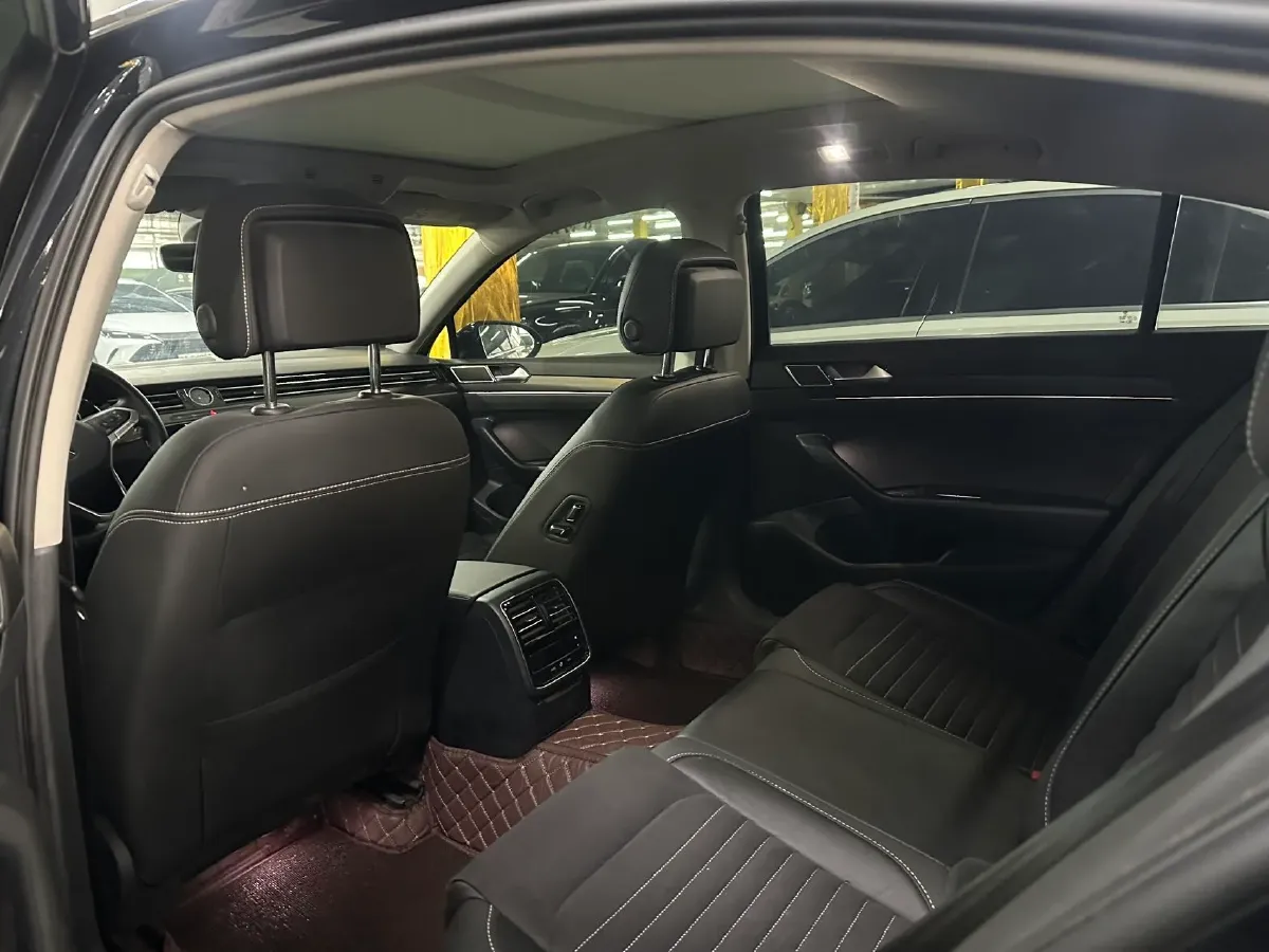 2020 Volkswagen Magotan 2.0T 220HP L4 7DCT,autocango,china used car exporter,china ev exporter,chinese used car exporter,chinese used ev exporter