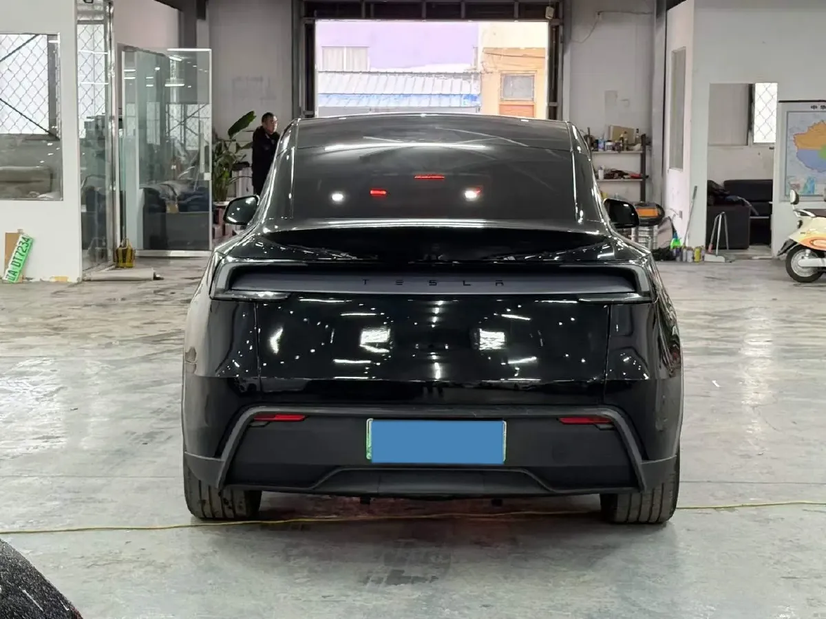 2025 Tesla Model Y BEV 62.5KWH,autocango,china used car exporter,china ev exporter,chinese used car exporter,chinese used ev exporter