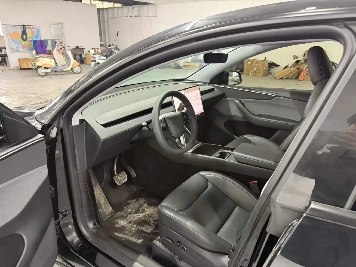 2025 Tesla Model Y BEV 62.5KWH,autocango,china used car exporter,china ev exporter,chinese used car exporter,chinese used ev exporter