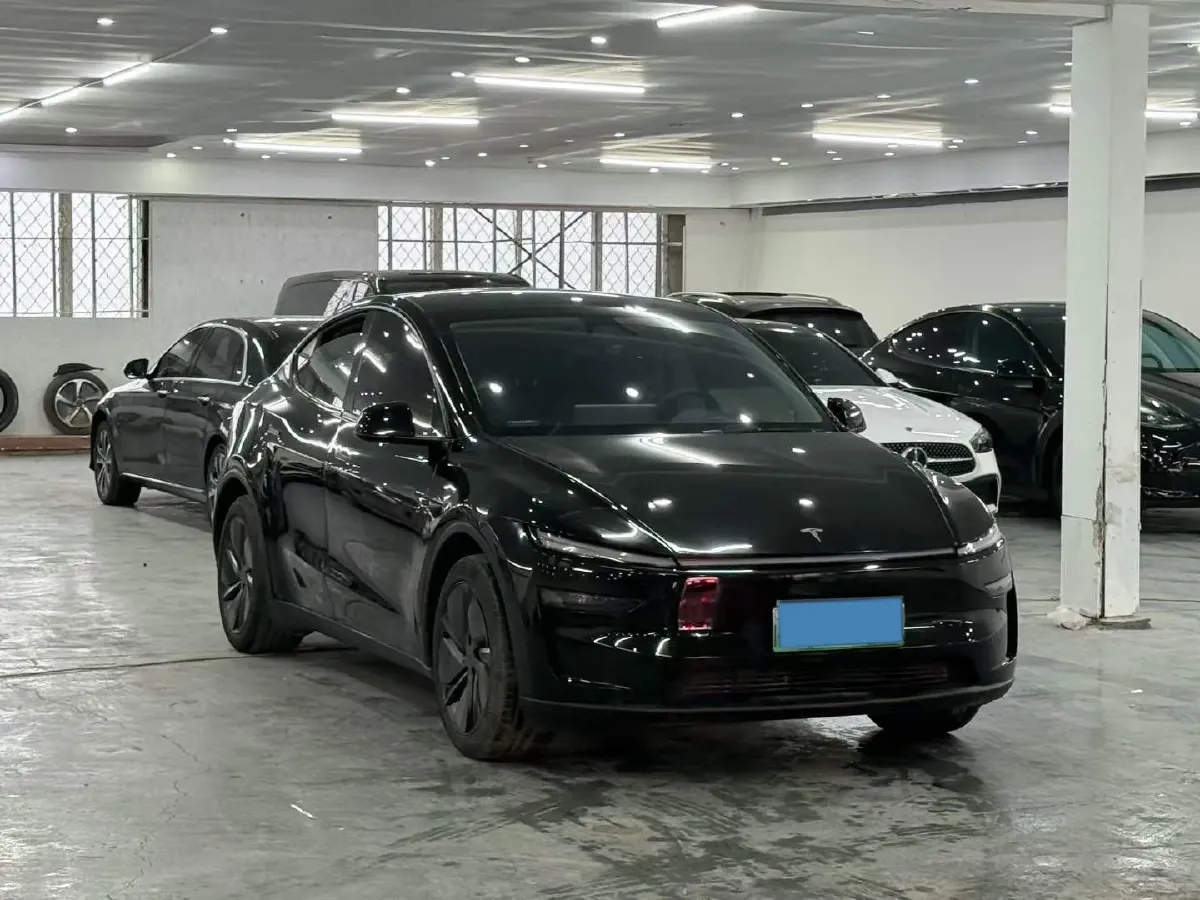 2025 Tesla Model Y BEV 62.5KWH,autocango,china used car exporter,china ev exporter,chinese used car exporter,chinese used ev exporter