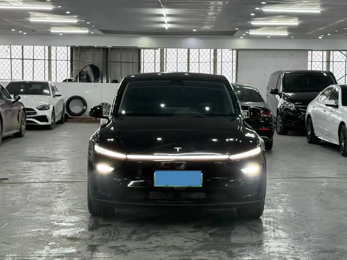 2025 Tesla Model Y BEV 62.5KWH,autocango,china used car exporter,china ev exporter,chinese used car exporter,chinese used ev exporter