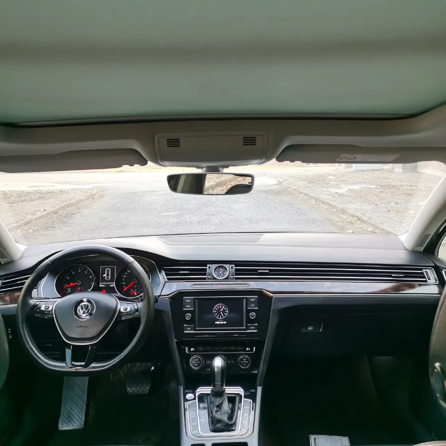 2018 Volkswagen Magotan 2.0T 220HP L4 7DCT,autocango,china used car exporter,china ev exporter,chinese used car exporter,chinese used ev exporter