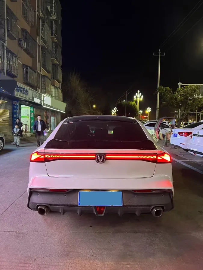 2022 ChangAn UNI-V 1.5T 188HP L4 7DCT,autocango,china used car exporter,china ev exporter,chinese used car exporter,chinese used ev exporter