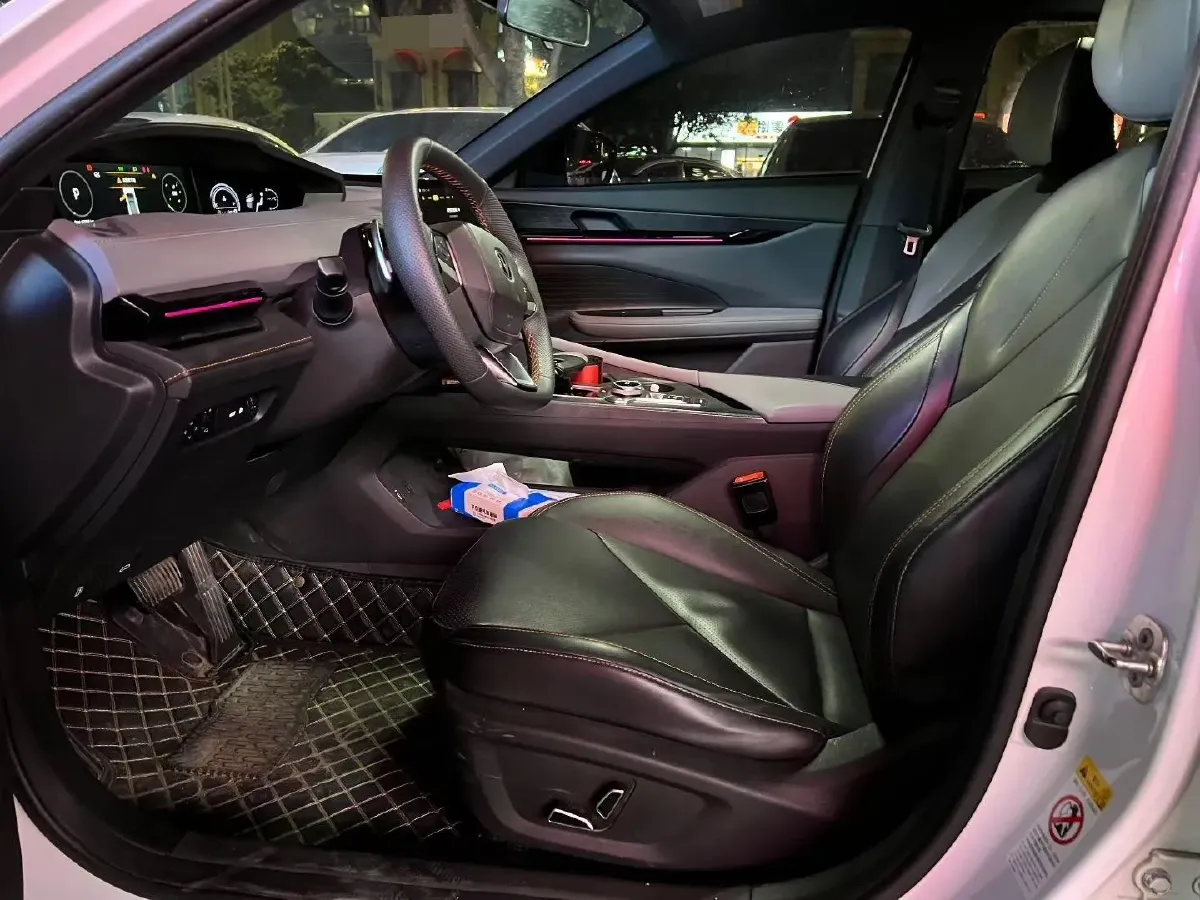 2022 ChangAn UNI-V 1.5T 188HP L4 7DCT,autocango,china used car exporter,china ev exporter,chinese used car exporter,chinese used ev exporter