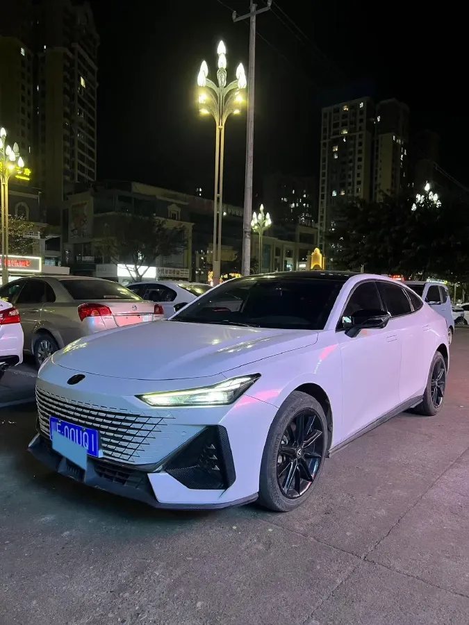 2022 ChangAn UNI-V 1.5T 188HP L4 7DCT,autocango,china used car exporter,china ev exporter,chinese used car exporter,chinese used ev exporter