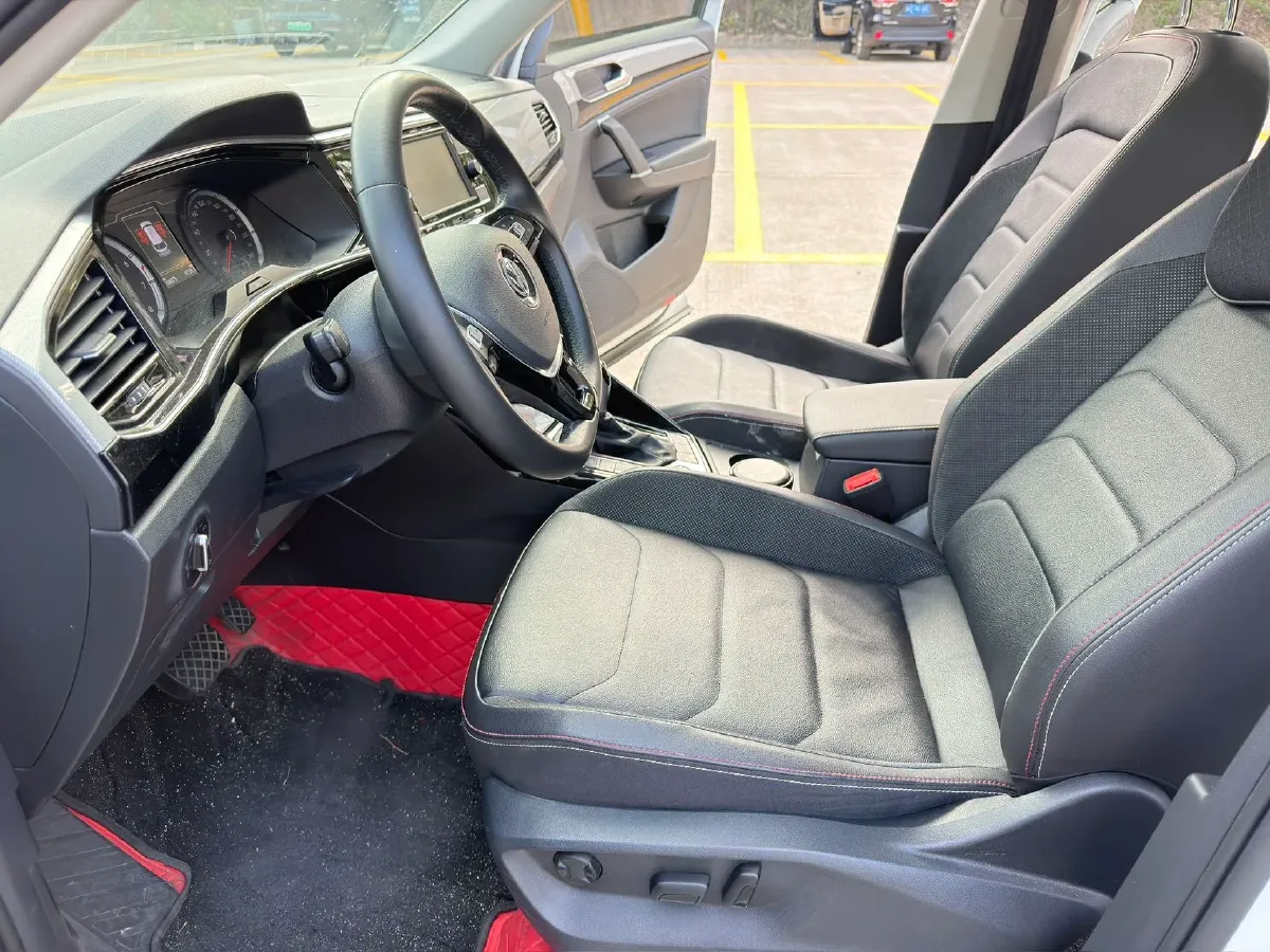 2019 Jeep Cherokee 2.0T 234HP L4 9AT,autocango,china used car exporter,china ev exporter,chinese used car exporter,chinese used ev exporter