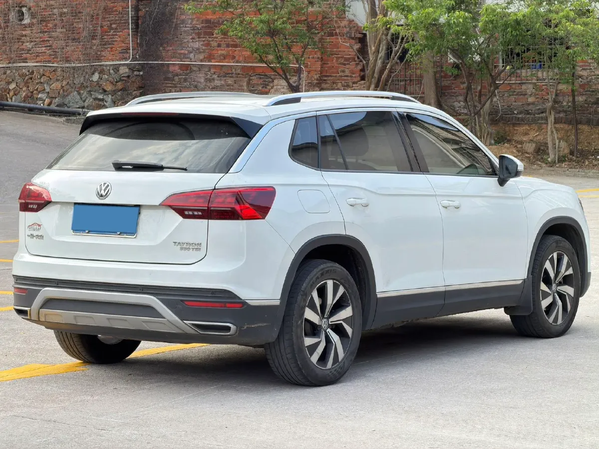 2019 Jeep Cherokee 2.0T 234HP L4 9AT,autocango,china used car exporter,china ev exporter,chinese used car exporter,chinese used ev exporter