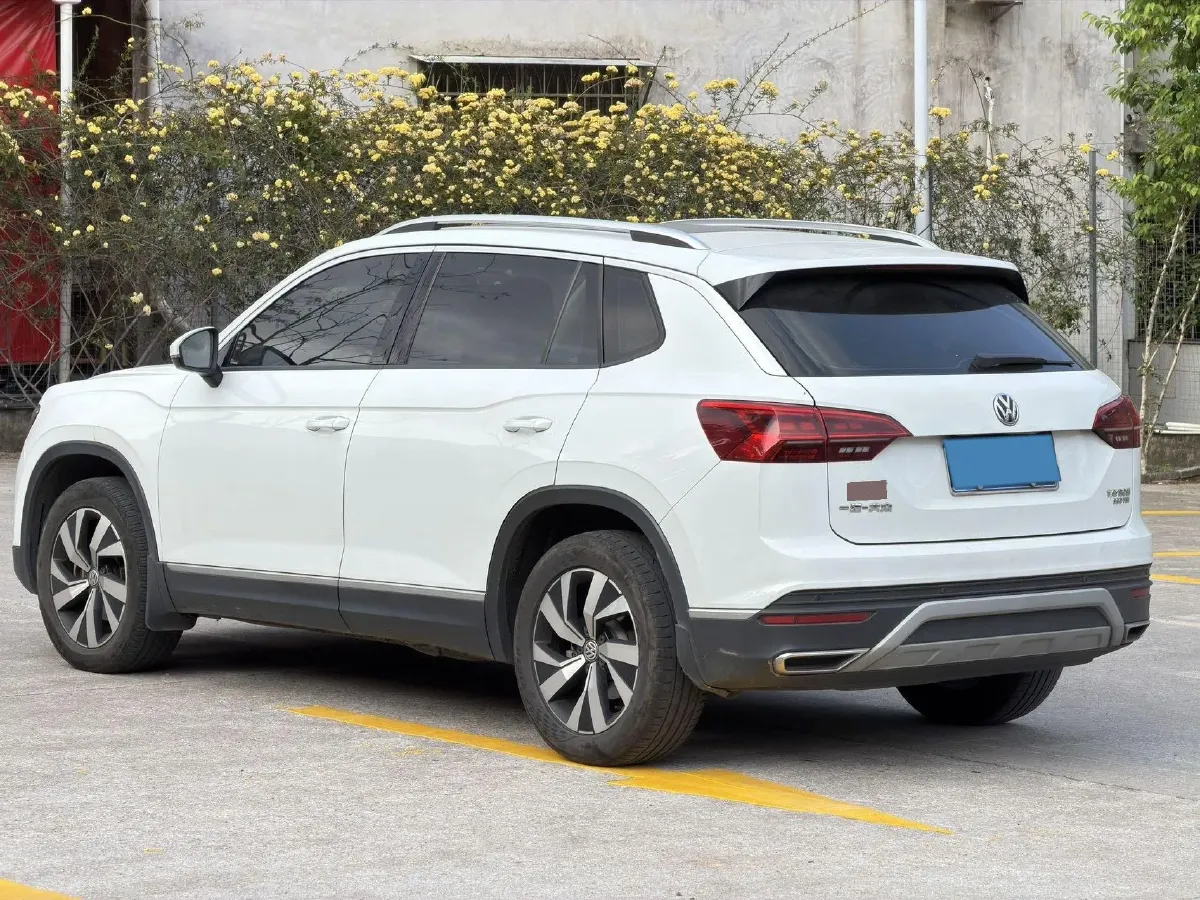 2019 Jeep Cherokee 2.0T 234HP L4 9AT,autocango,china used car exporter,china ev exporter,chinese used car exporter,chinese used ev exporter