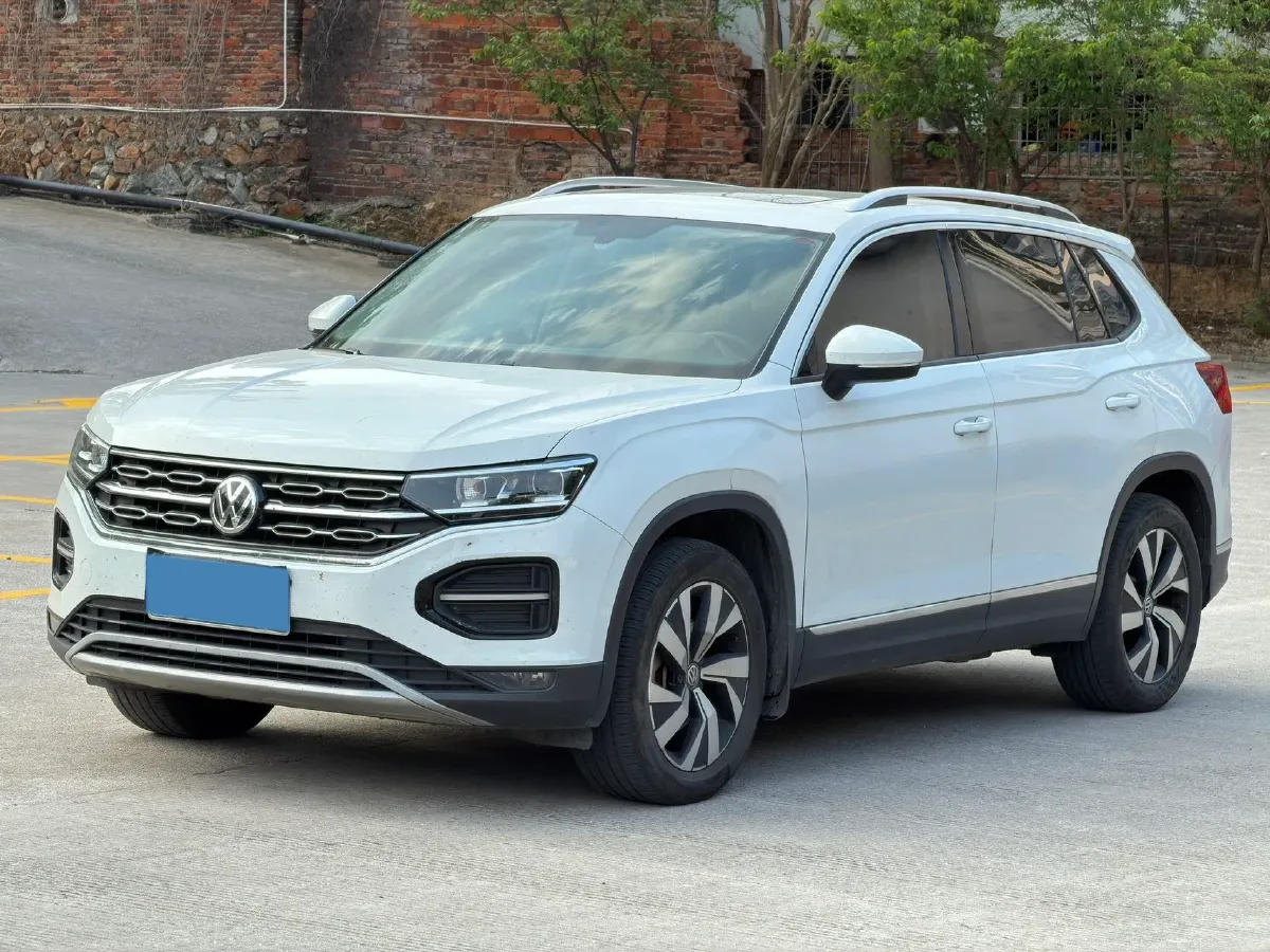 2019 Jeep Cherokee 2.0T 234HP L4 9AT,autocango,china used car exporter,china ev exporter,chinese used car exporter,chinese used ev exporter