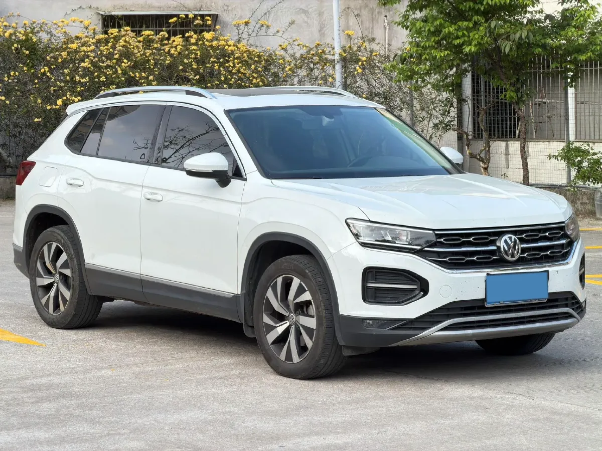 2019 Jeep Cherokee 2.0T 234HP L4 9AT,autocango,china used car exporter,china ev exporter,chinese used car exporter,chinese used ev exporter