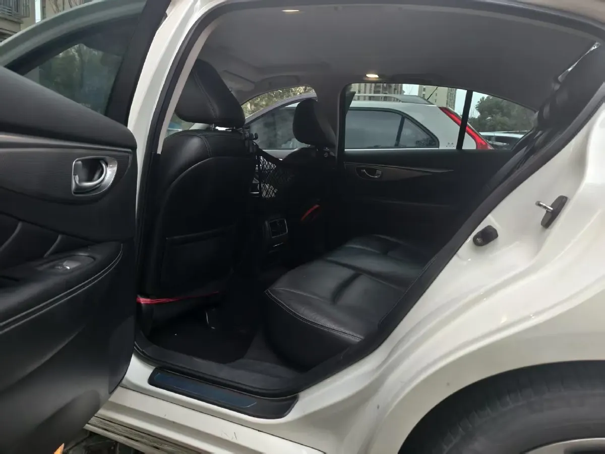 2018 Jeep Grand Commander 2.0T 265HP L4 9AT,autocango,china used car exporter,china ev exporter,chinese used car exporter,chinese used ev exporter