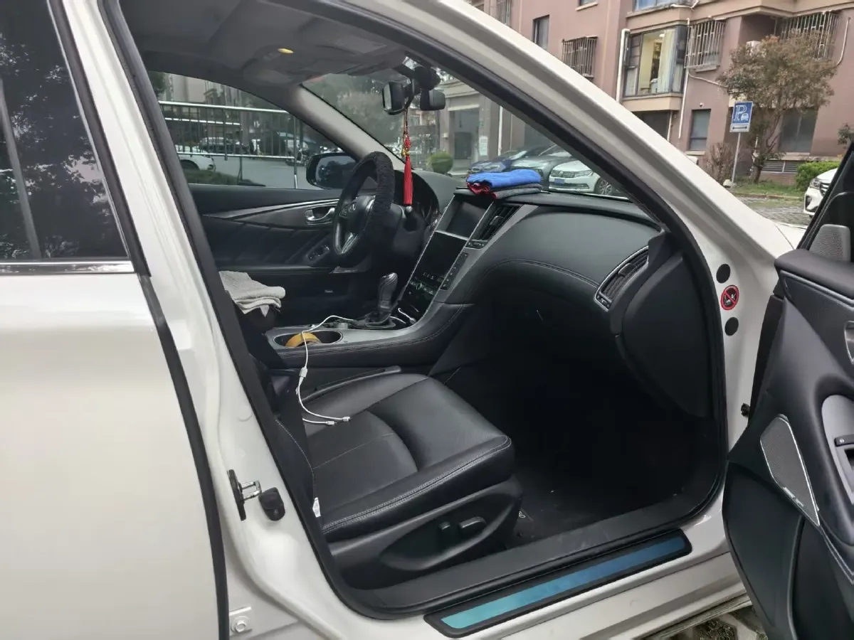 2018 Jeep Grand Commander 2.0T 265HP L4 9AT,autocango,china used car exporter,china ev exporter,chinese used car exporter,chinese used ev exporter