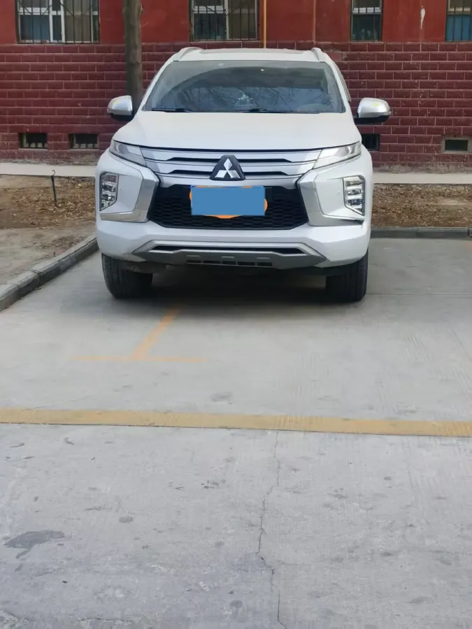 2020 Mitsubishi Pajero 3.0L 209HP V6 8AT,autocango,china used car exporter,china ev exporter,chinese used car exporter,chinese used ev exporter