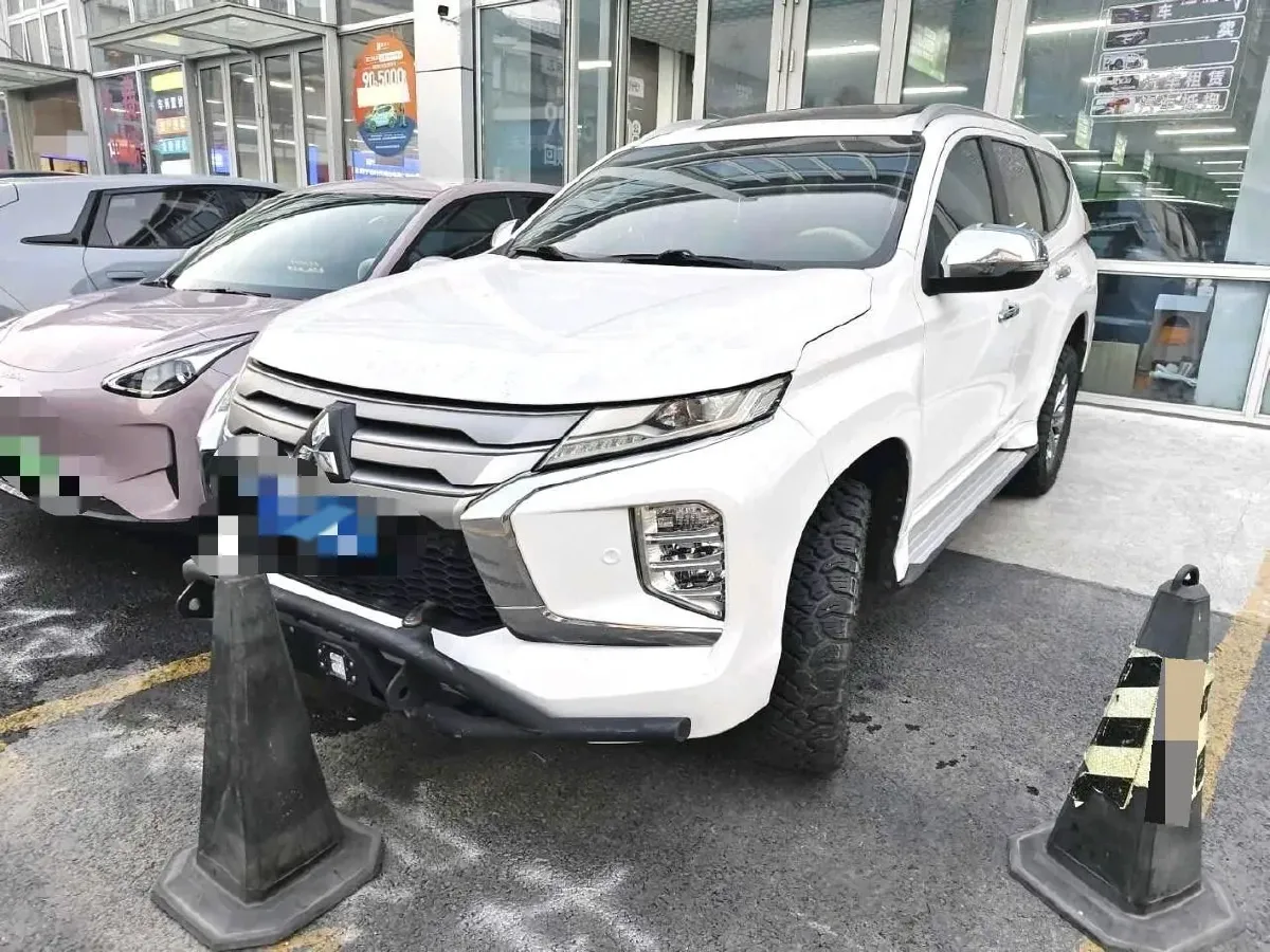 2020 Mitsubishi Pajero 3.0L 209HP V6 8AT,autocango,china used car exporter,china ev exporter,chinese used car exporter,chinese used ev exporter