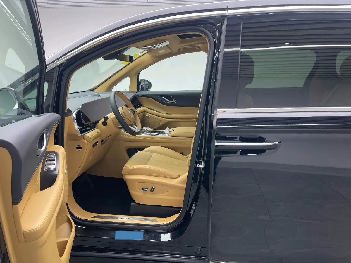 2022 Voyah Dream 1.5T 136HP L4 PHEV 25.57KWH,autocango,china used car exporter,china ev exporter,chinese used car exporter,chinese used ev exporter