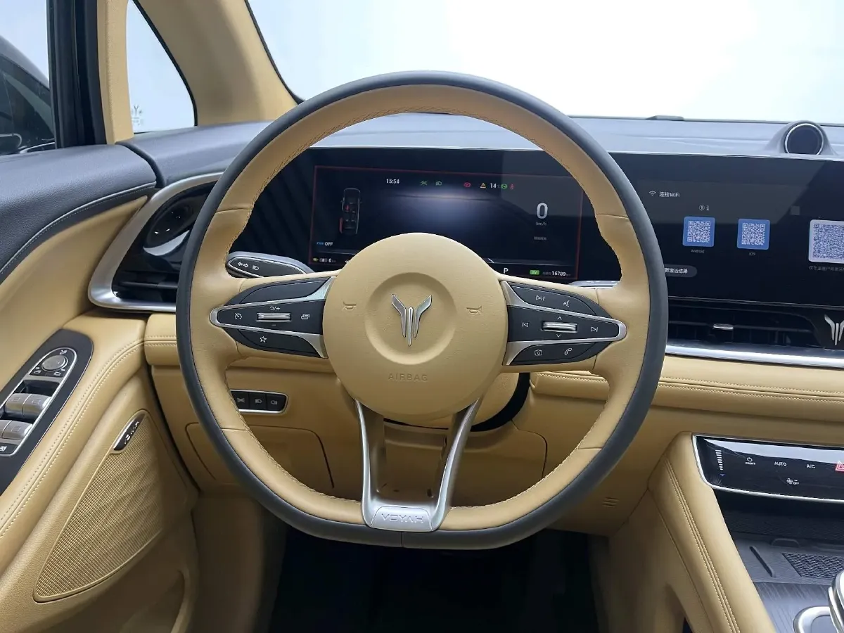 2022 Voyah Dream 1.5T 136HP L4 PHEV 25.57KWH,autocango,china used car exporter,china ev exporter,chinese used car exporter,chinese used ev exporter