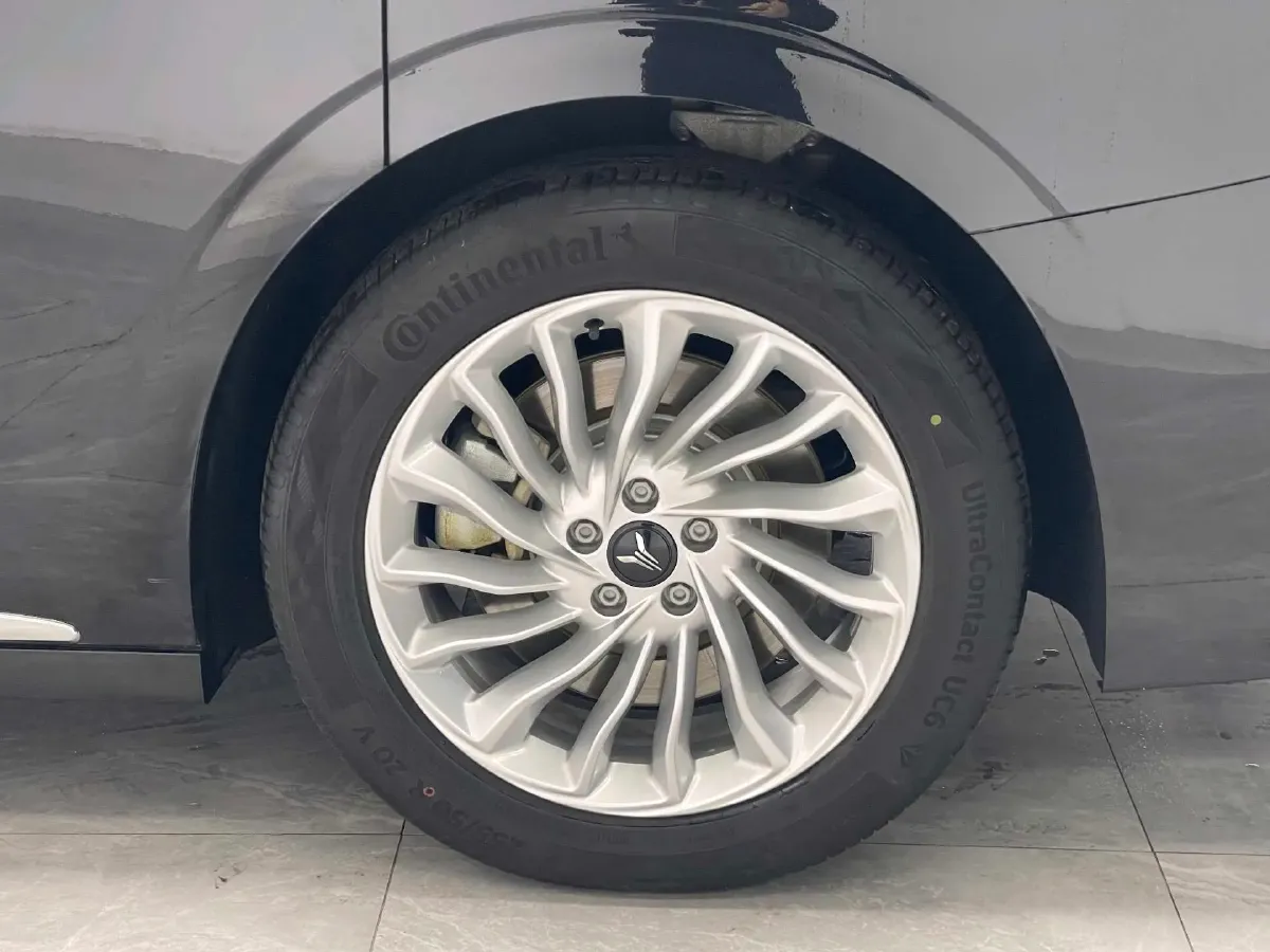 2022 Voyah Dream 1.5T 136HP L4 PHEV 25.57KWH,autocango,china used car exporter,china ev exporter,chinese used car exporter,chinese used ev exporter