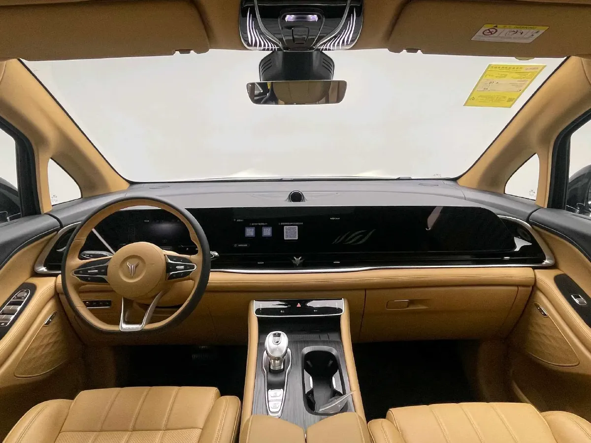 2022 Voyah Dream 1.5T 136HP L4 PHEV 25.57KWH,autocango,china used car exporter,china ev exporter,chinese used car exporter,chinese used ev exporter