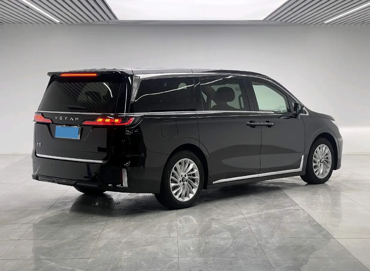 2022 Voyah Dream 1.5T 136HP L4 PHEV 25.57KWH,autocango,china used car exporter,china ev exporter,chinese used car exporter,chinese used ev exporter