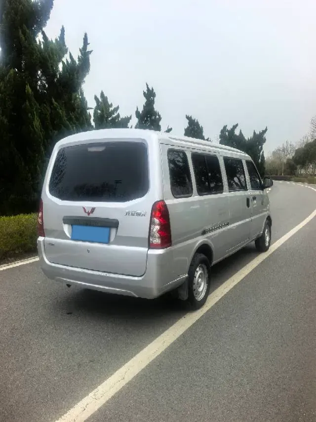 2017 WuLing RongGuang 1.5L 107HP L4 5MT,autocango,china used car exporter,china ev exporter,chinese used car exporter,chinese used ev exporter