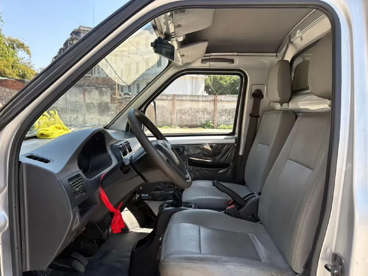 2021 WuLing RongGuang Mini Truck 1.5L 99HP L4 5MT,autocango,china used car exporter,china ev exporter,chinese used car exporter,chinese used ev exporter