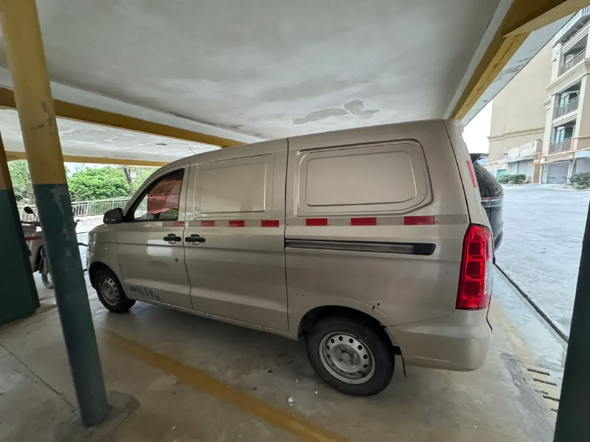 2019 WuLing HongGuang V 1.5L 99HP L4 6MT,autocango,china used car exporter,china ev exporter,chinese used car exporter,chinese used ev exporter