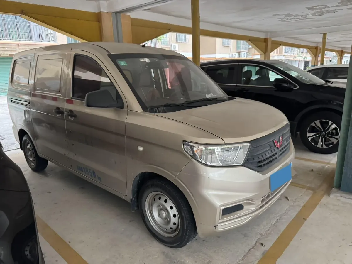 2019 WuLing HongGuang V 1.5L 99HP L4 6MT,autocango,china used car exporter,china ev exporter,chinese used car exporter,chinese used ev exporter