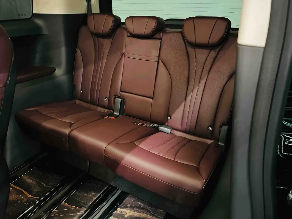 2023 HongQi HQ9 2.0T 252HP L4 8AT,autocango,china used car exporter,china ev exporter,chinese used car exporter,chinese used ev exporter