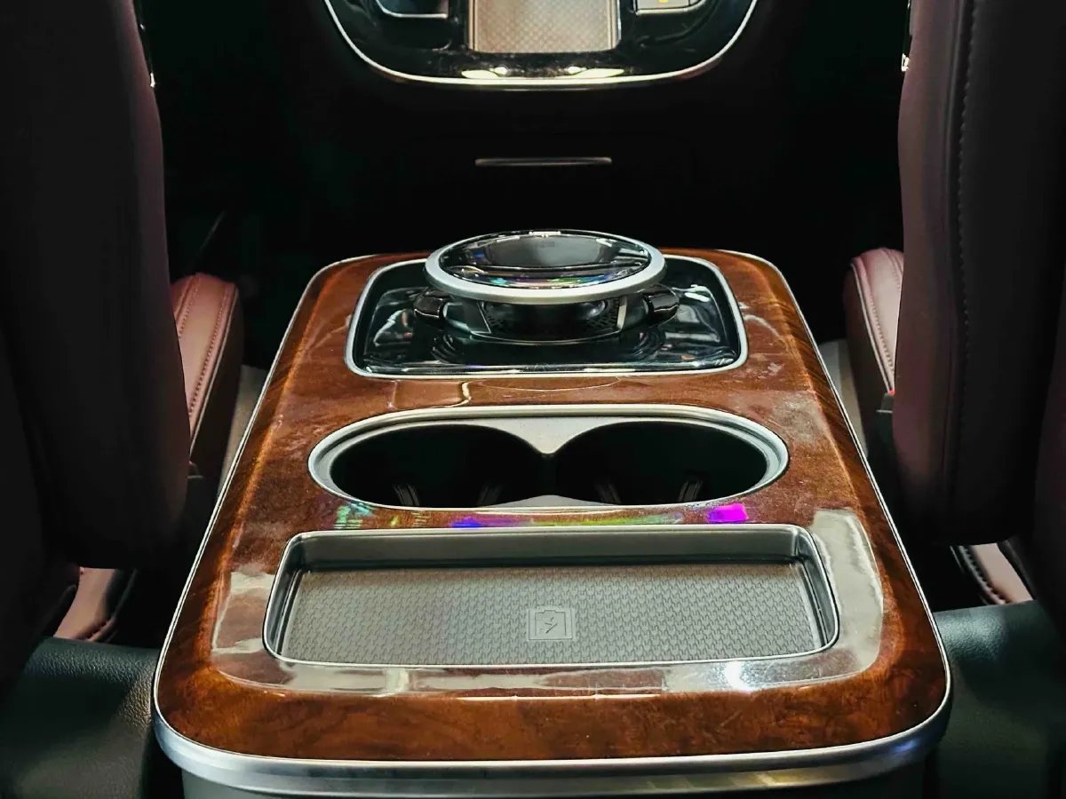 2023 HongQi HQ9 2.0T 252HP L4 8AT,autocango,china used car exporter,china ev exporter,chinese used car exporter,chinese used ev exporter