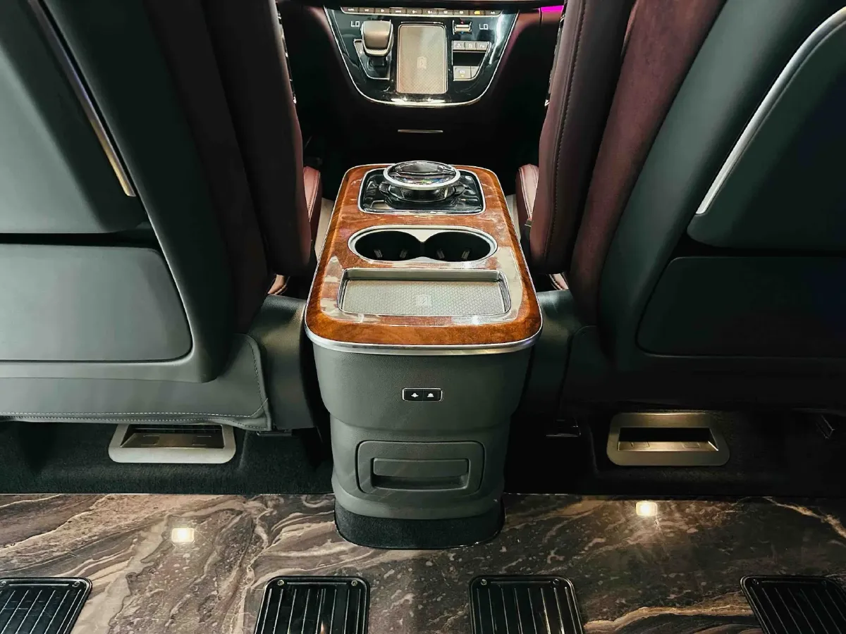 2023 HongQi HQ9 2.0T 252HP L4 8AT,autocango,china used car exporter,china ev exporter,chinese used car exporter,chinese used ev exporter