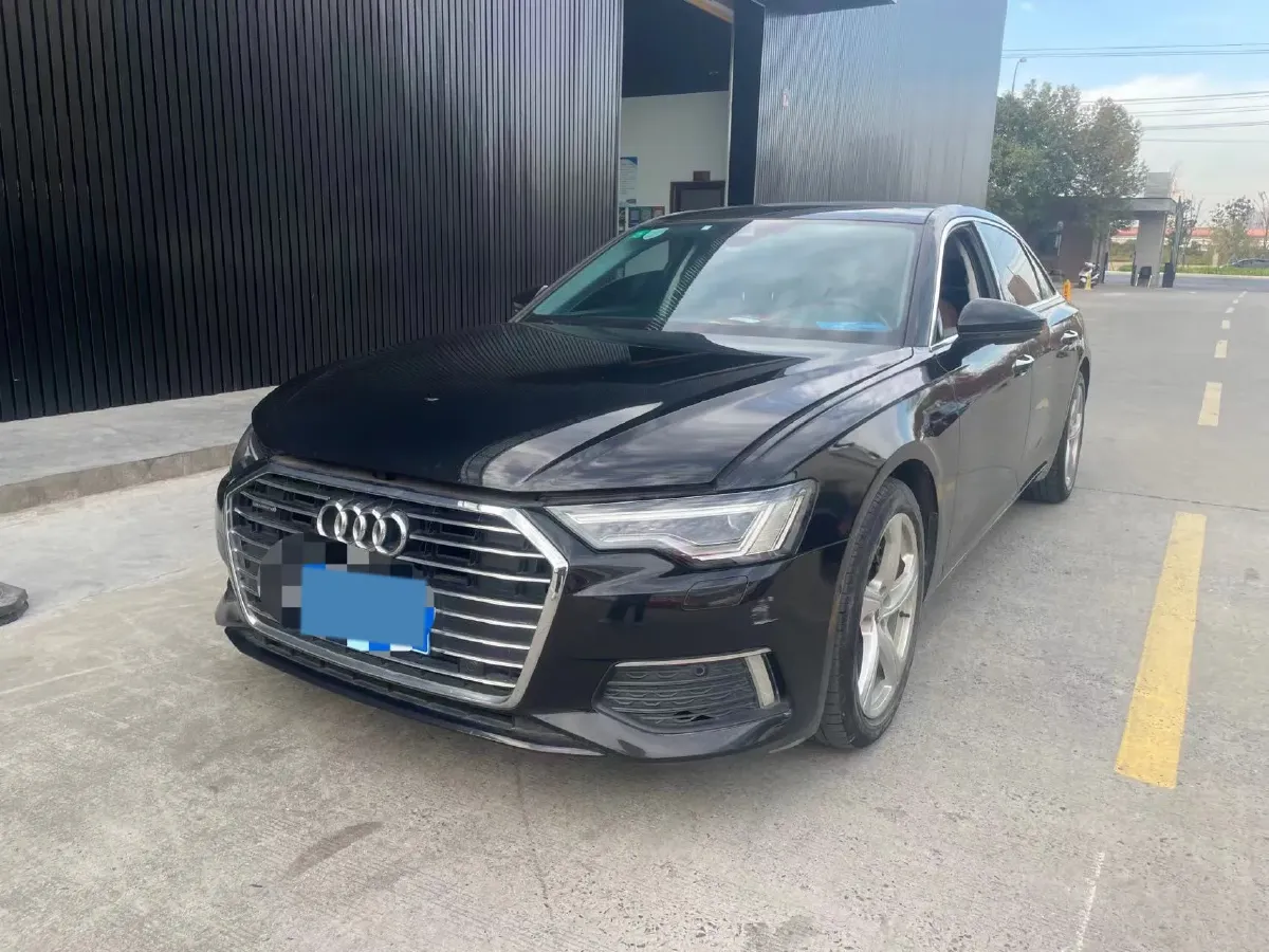 2023 Audi A6L 2.0T 245HP L4 7DCT,autocango,china used car exporter,china ev exporter,chinese used car exporter,chinese used ev exporter