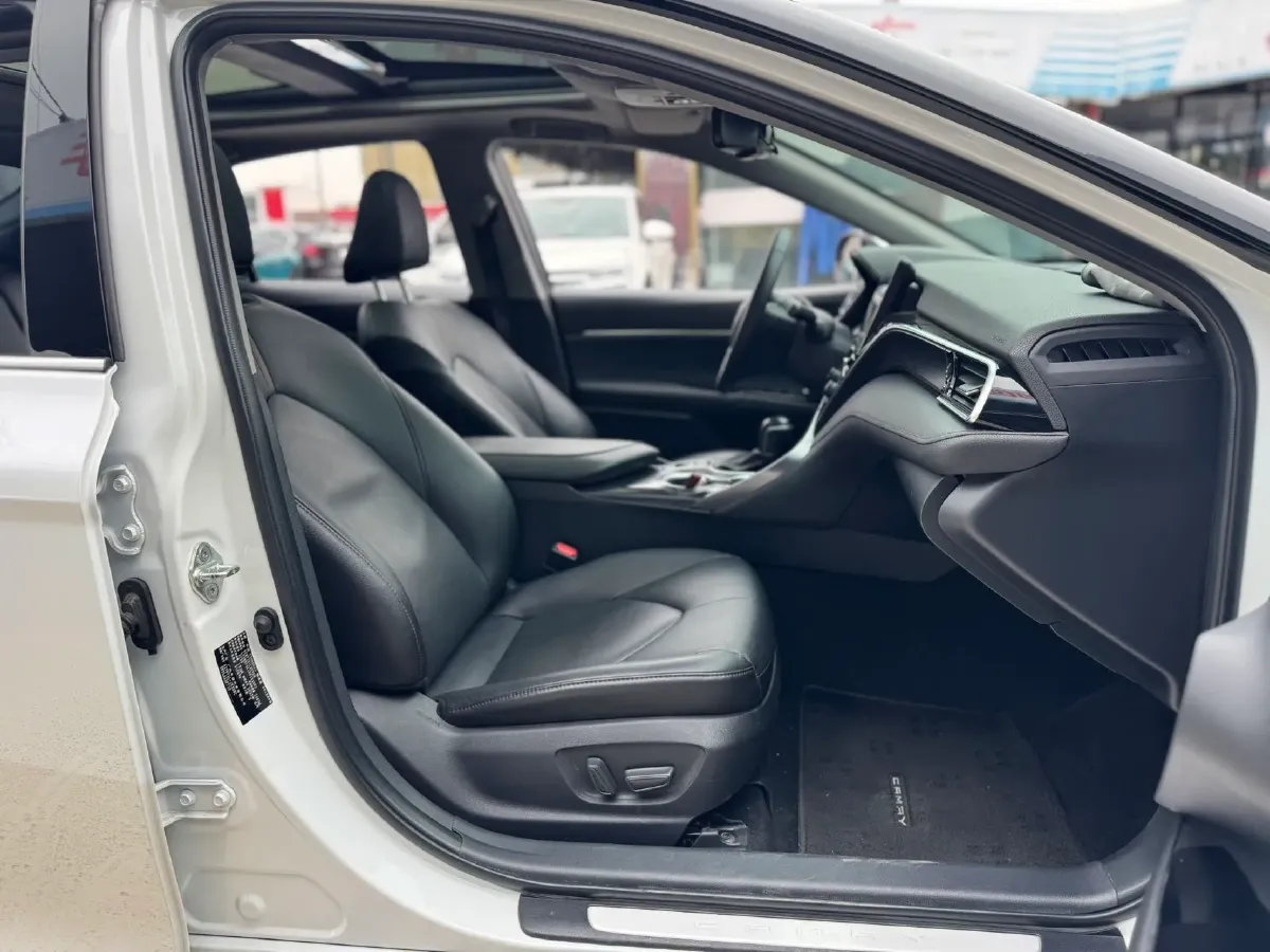 2023 Toyota Camry 2.5L 178HP L4 E-CVT Hybrid,autocango,china used car exporter,china ev exporter,chinese used car exporter,chinese used ev exporter