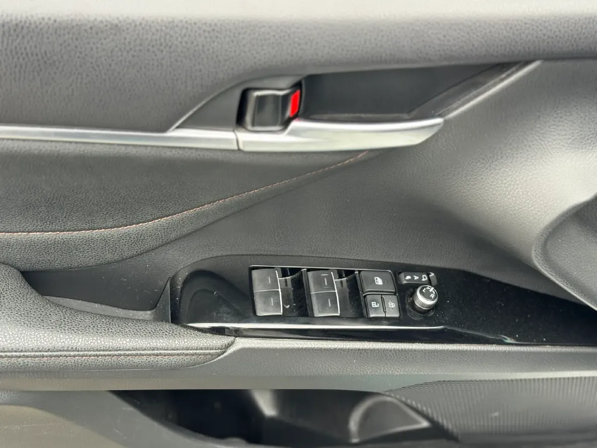 2023 Toyota Camry 2.5L 178HP L4 E-CVT Hybrid,autocango,china used car exporter,china ev exporter,chinese used car exporter,chinese used ev exporter