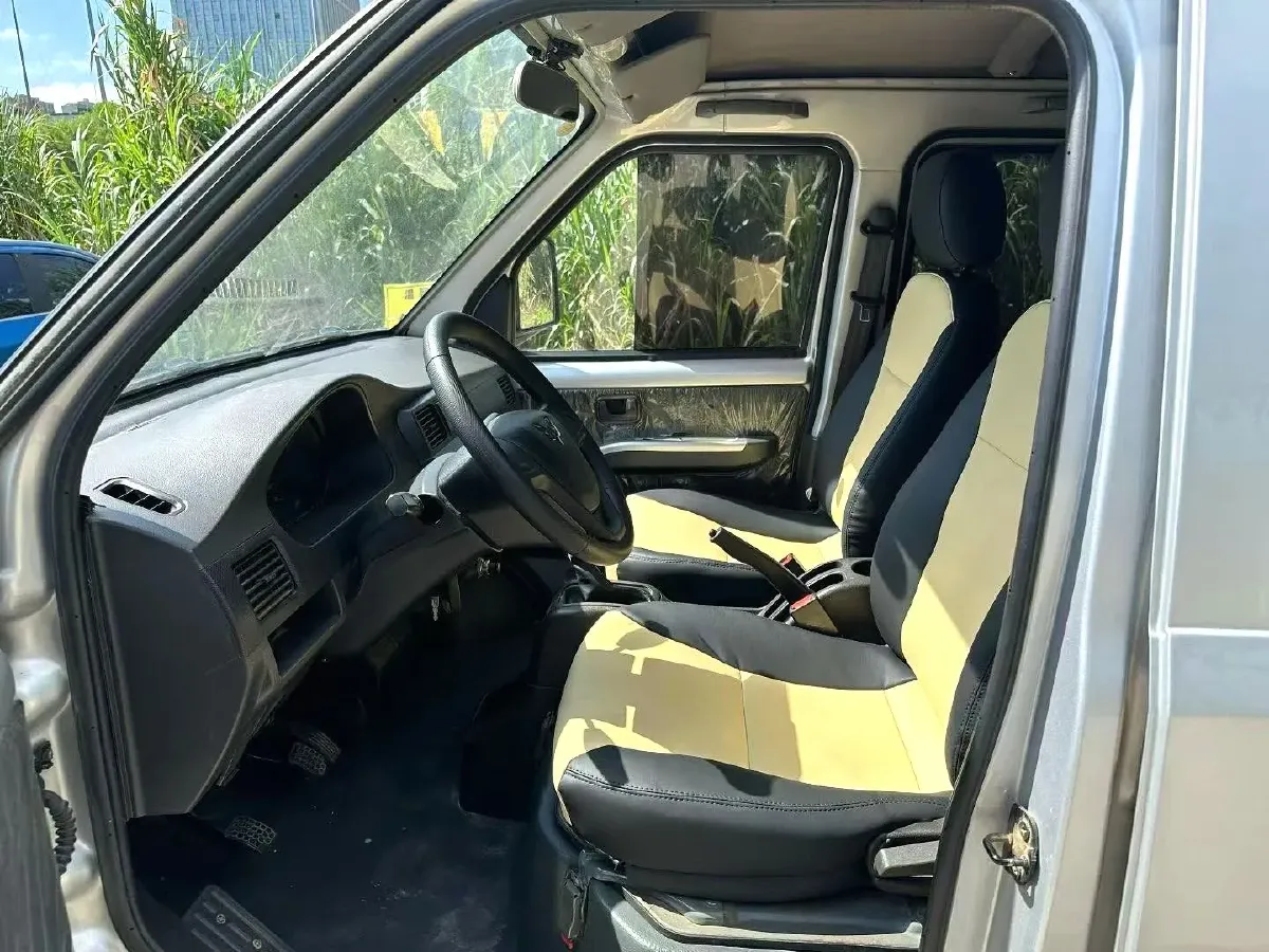 2021 WuLing RongGuang Mini Truck 1.5L 99HP L4 5MT,autocango,china used car exporter,china ev exporter,chinese used car exporter,chinese used ev exporter