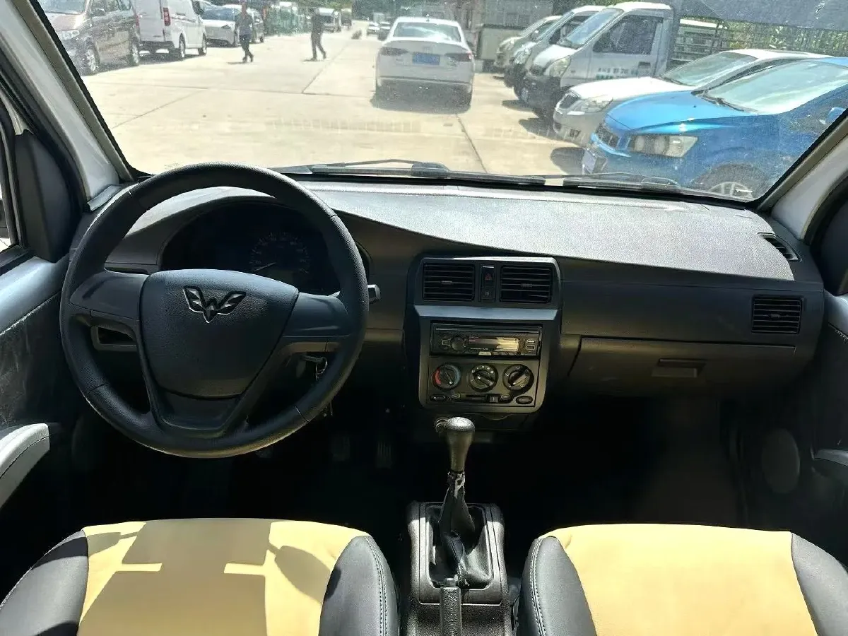 2021 WuLing RongGuang Mini Truck 1.5L 99HP L4 5MT,autocango,china used car exporter,china ev exporter,chinese used car exporter,chinese used ev exporter