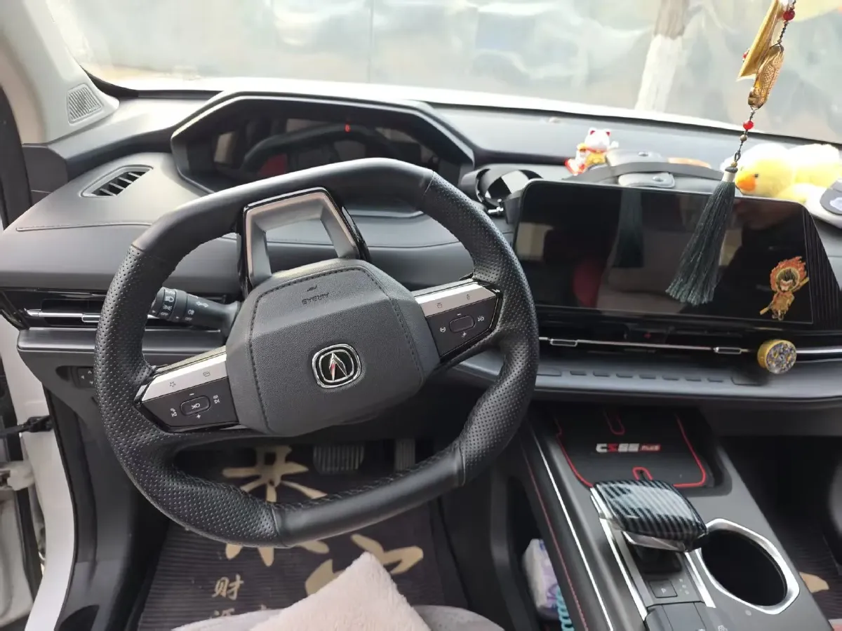 2022 ChangAn Oshan X7 Plus 1.5T 188HP L4 7DCT,autocango,china used car exporter,china ev exporter,chinese used car exporter,chinese used ev exporter