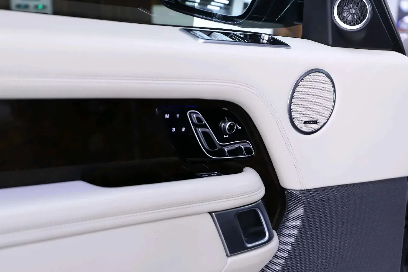 2021 Land Rover Range Rover 3.0T 400HP L6 8AT,autocango,china used car exporter,china ev exporter,chinese used car exporter,chinese used ev exporter