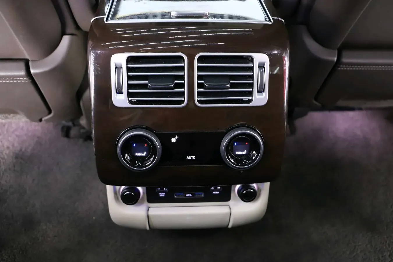 2021 Land Rover Range Rover 3.0T 400HP L6 8AT,autocango,china used car exporter,china ev exporter,chinese used car exporter,chinese used ev exporter