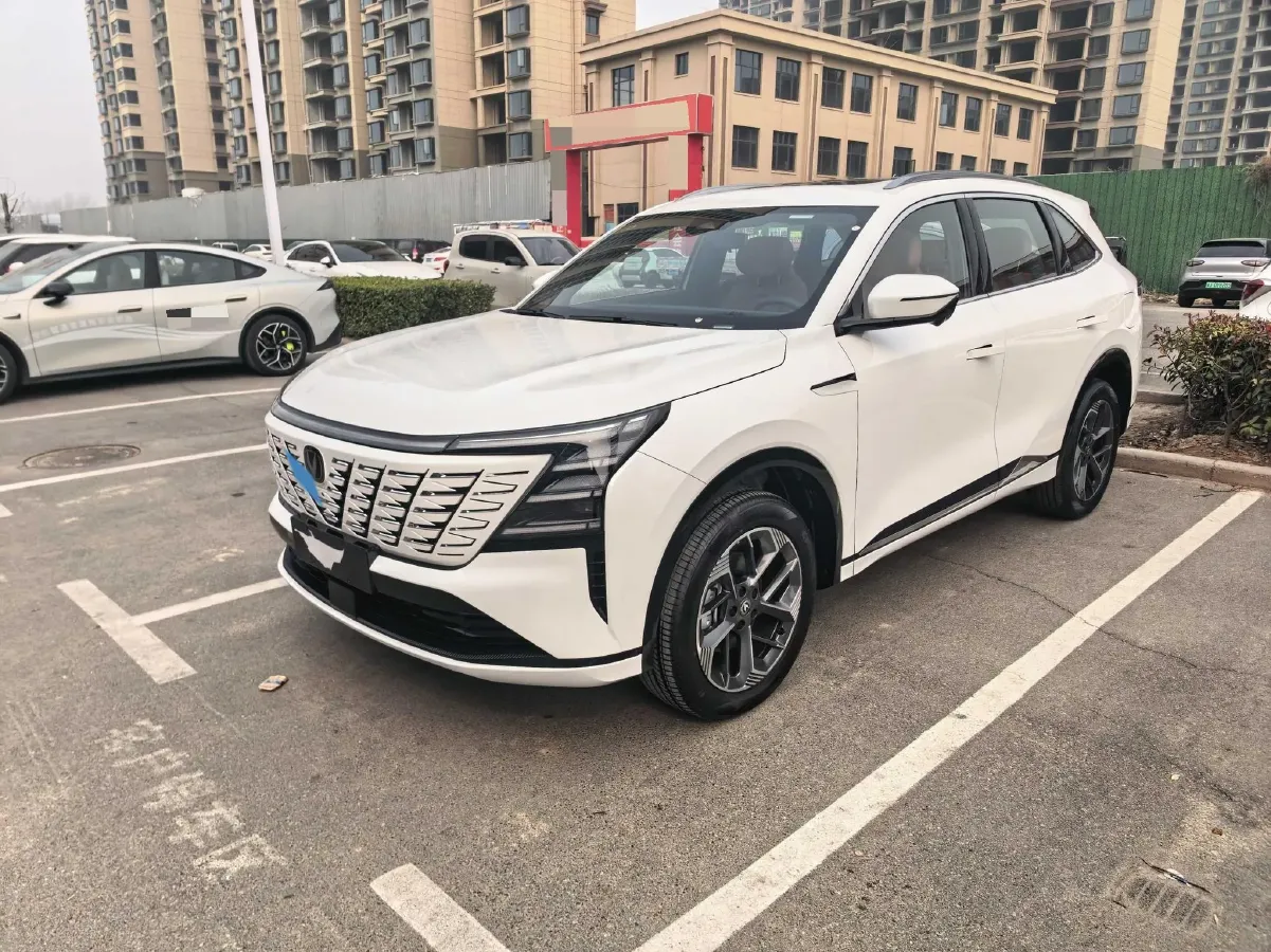 2025 ChangAn CS75 Plus 1.5T 192HP L4 8AT,autocango,china used car exporter,china ev exporter,chinese used car exporter,chinese used ev exporter