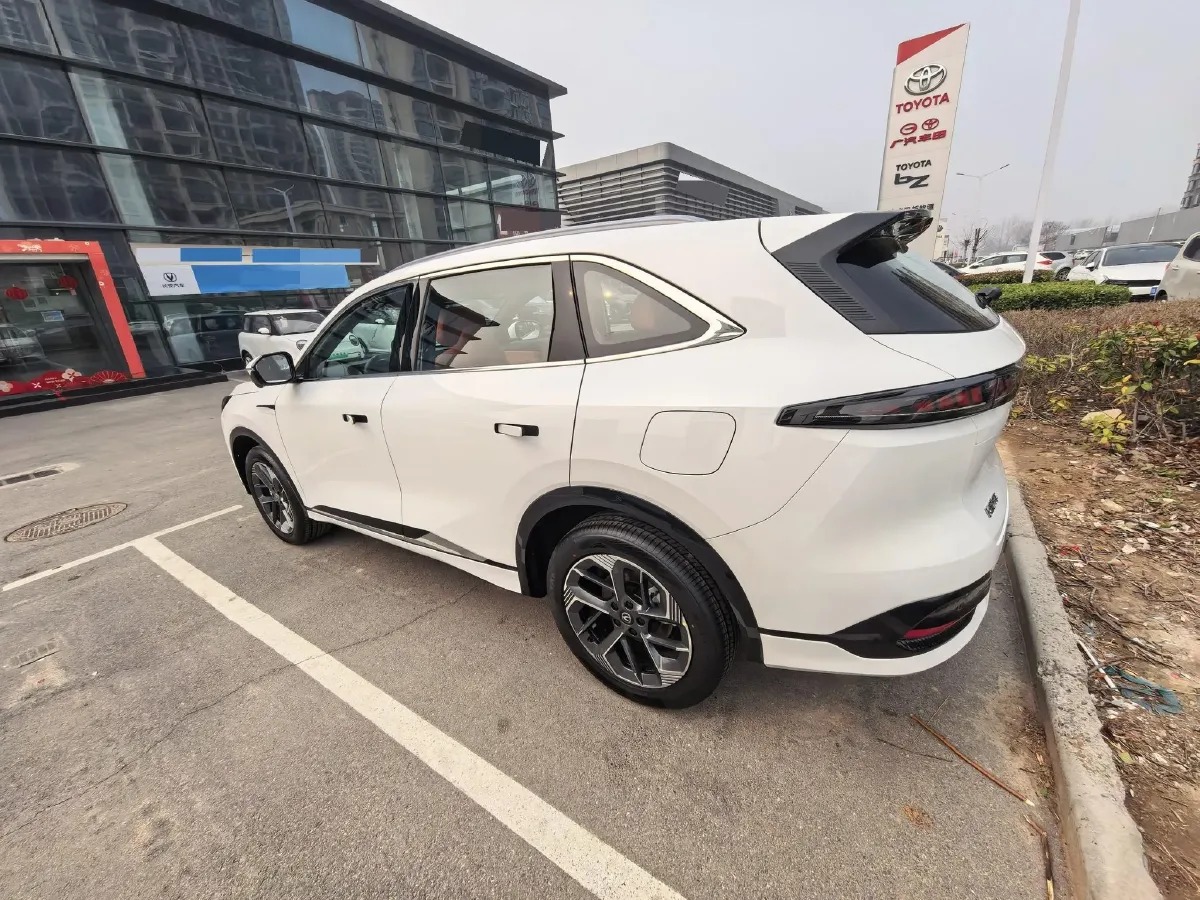 2025 ChangAn CS75 Plus 1.5T 192HP L4 8AT,autocango,china used car exporter,china ev exporter,chinese used car exporter,chinese used ev exporter