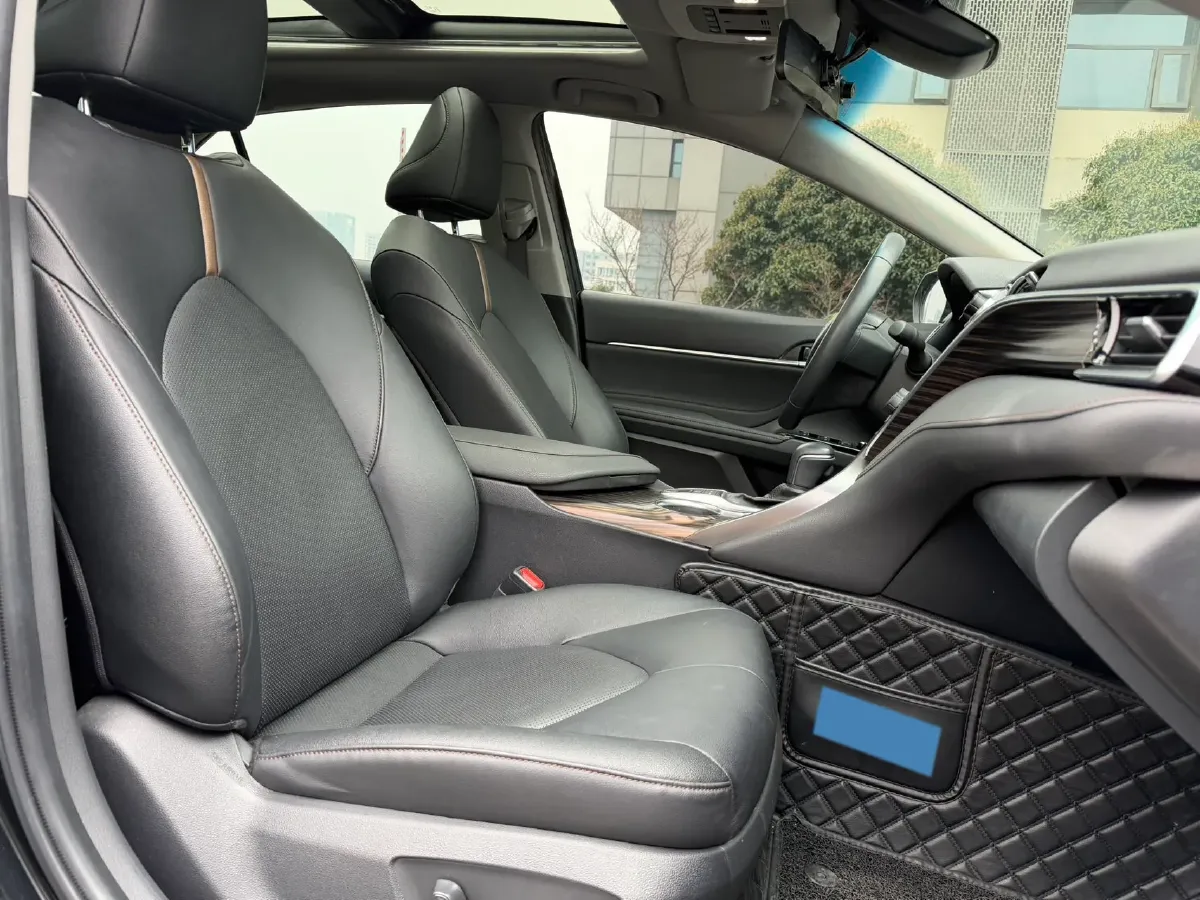 2019 Toyota Camry 2.5L 209HP L4 8AT,autocango,china used car exporter,china ev exporter,chinese used car exporter,chinese used ev exporter