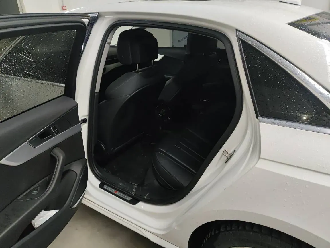 2023 Audi A4L 2.0T 190HP L4 7DCT,autocango,china used car exporter,china ev exporter,chinese used car exporter,chinese used ev exporter