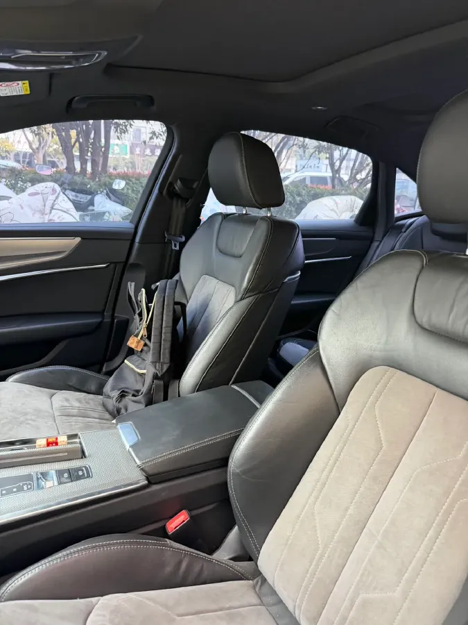 2020 Audi A6L 2.0T 224HP L4 7DCT,autocango,china used car exporter,china ev exporter,chinese used car exporter,chinese used ev exporter