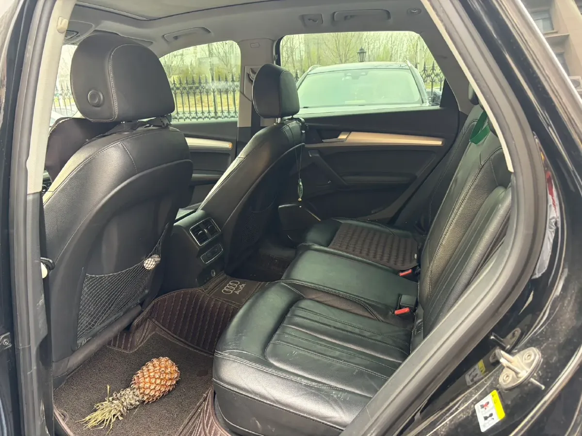 2020 Audi Q5L 2.0T 190HP L4 7DCT,autocango,china used car exporter,china ev exporter,chinese used car exporter,chinese used ev exporter