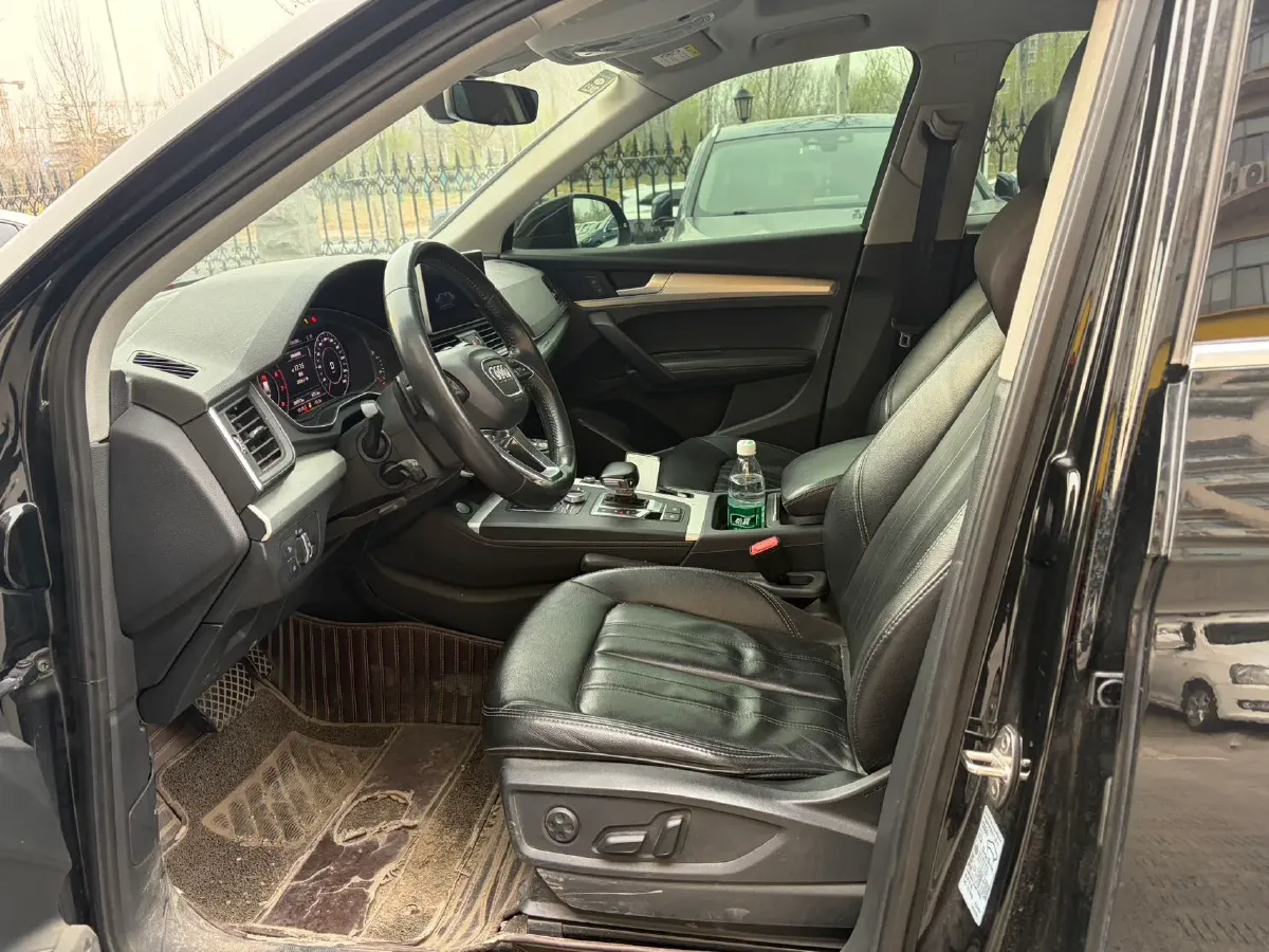 2020 Audi Q5L 2.0T 190HP L4 7DCT,autocango,china used car exporter,china ev exporter,chinese used car exporter,chinese used ev exporter