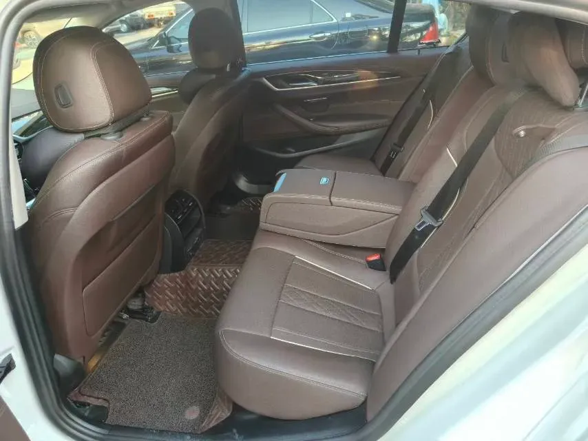 2022 BMW 5 Series 2.0T 184HP L4 8AT,autocango,china used car exporter,china ev exporter,chinese used car exporter,chinese used ev exporter