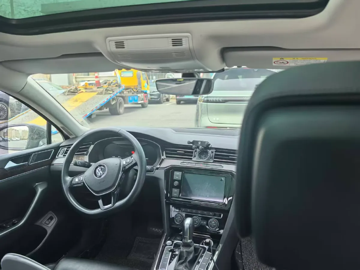 2018 Volkswagen Magotan 1.8T 180HP L4 7DCT,autocango,china used car exporter,china ev exporter,chinese used car exporter,chinese used ev exporter