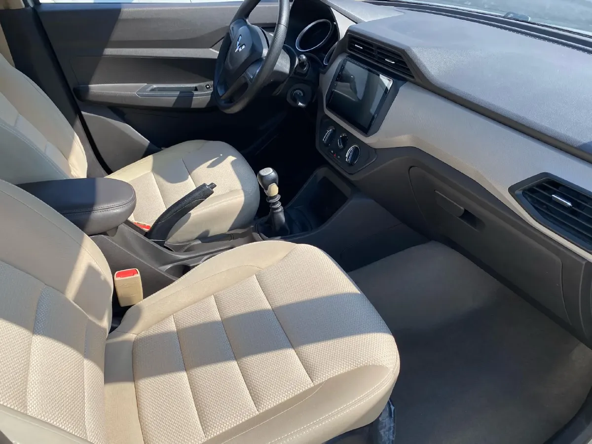 2019 WuLing HongGuang 1.5L 99HP L4 6MT,autocango,china used car exporter,china ev exporter,chinese used car exporter,chinese used ev exporter