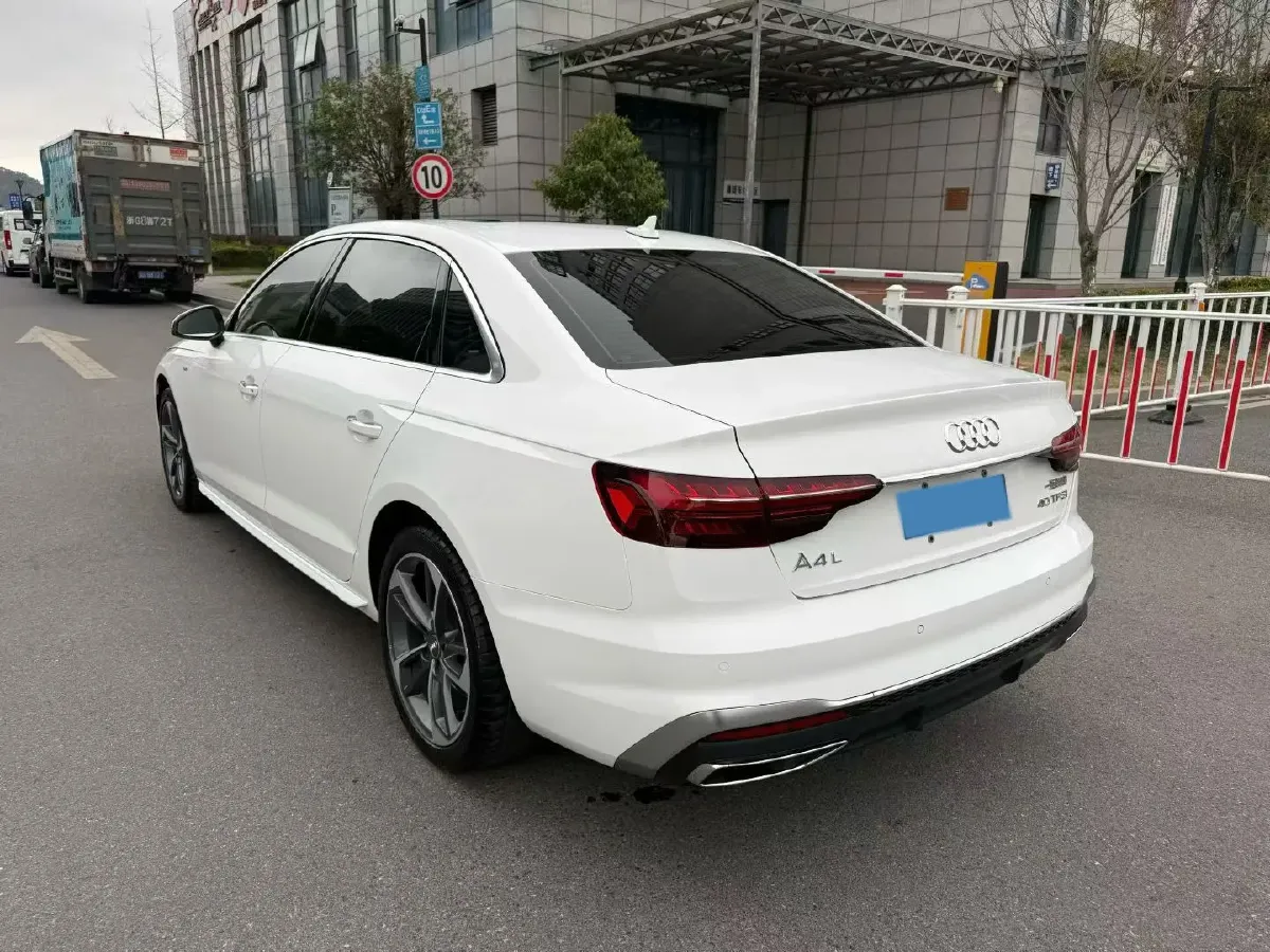 2020 Audi A4L 2.0T 190HP L4 7DCT,autocango,china used car exporter,china ev exporter,chinese used car exporter,chinese used ev exporter